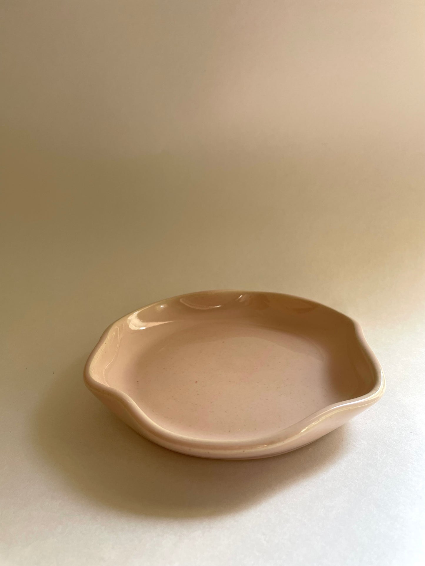 Pink wavy plate