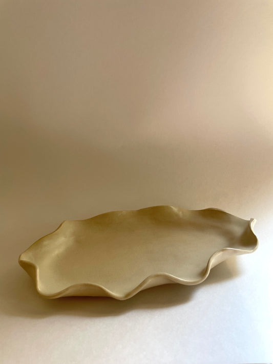 Wavy serving platter