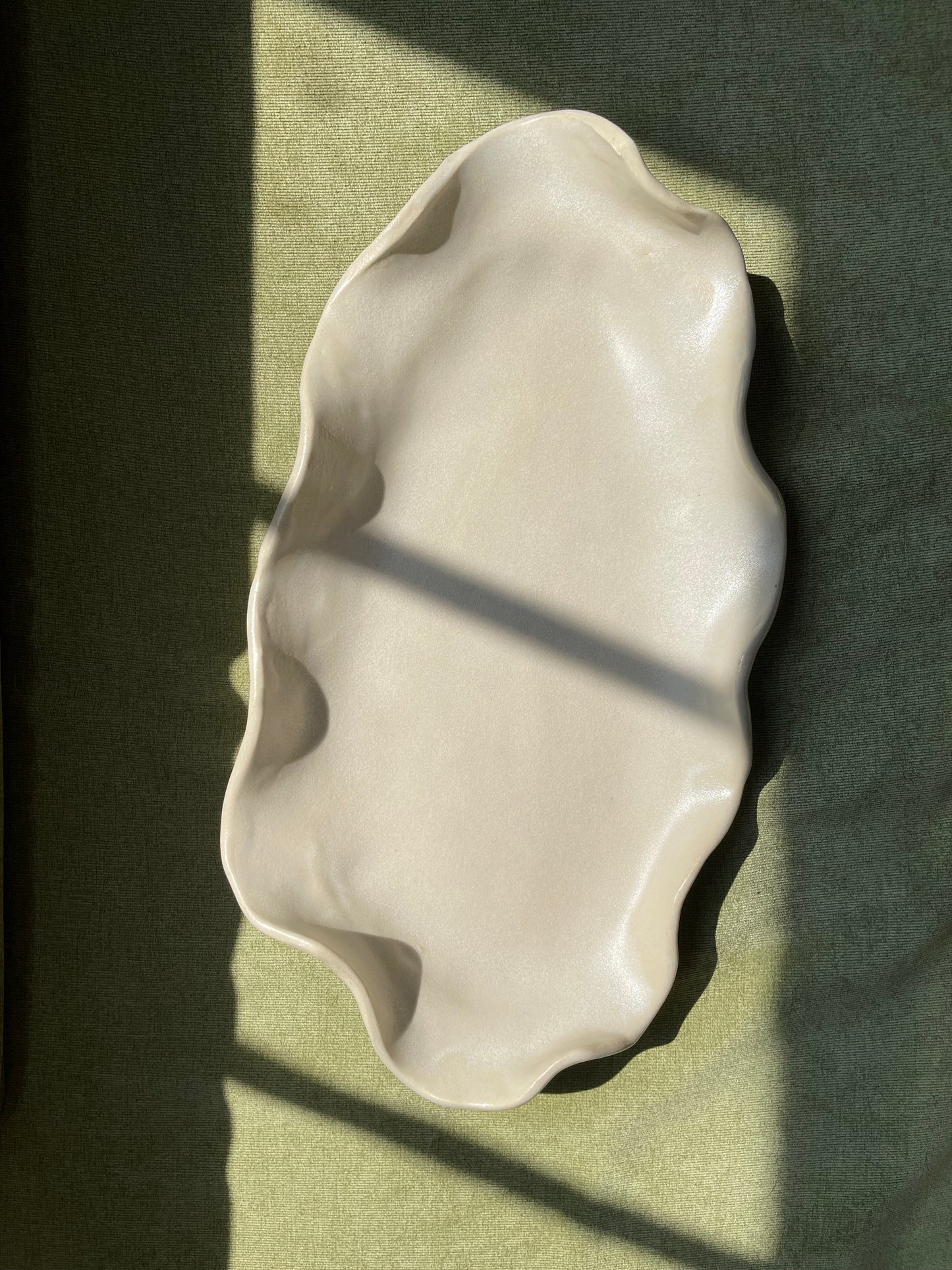 Wavy serving platter