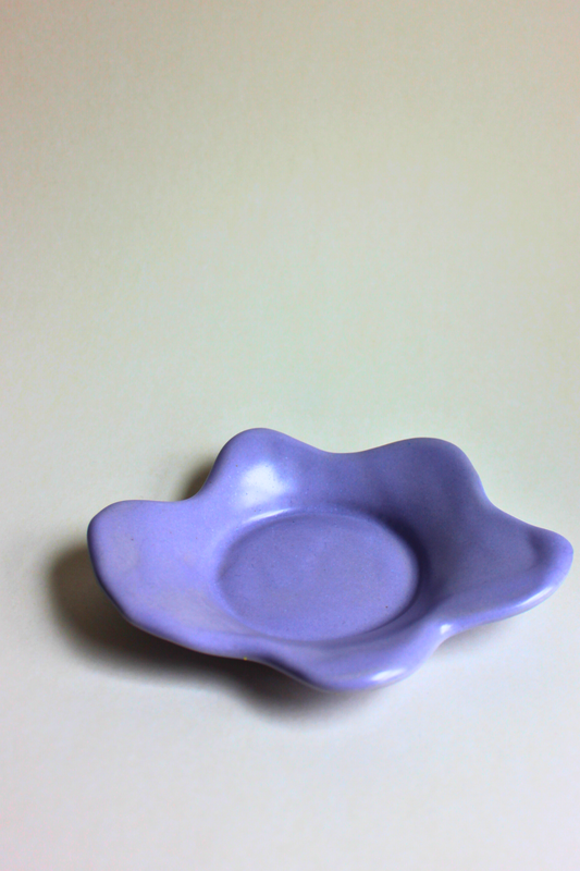 lilac wavy catch tray
